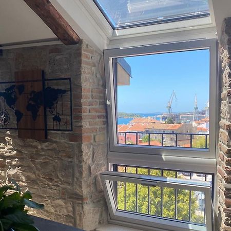 Castropola Views With Private Parking Appartement Buitenkant foto