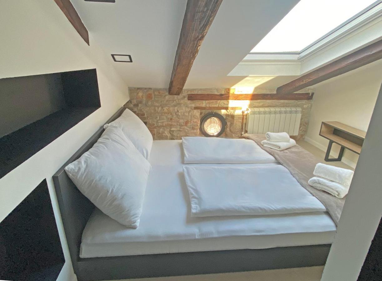 Castropola Views With Private Parking Appartement Buitenkant foto