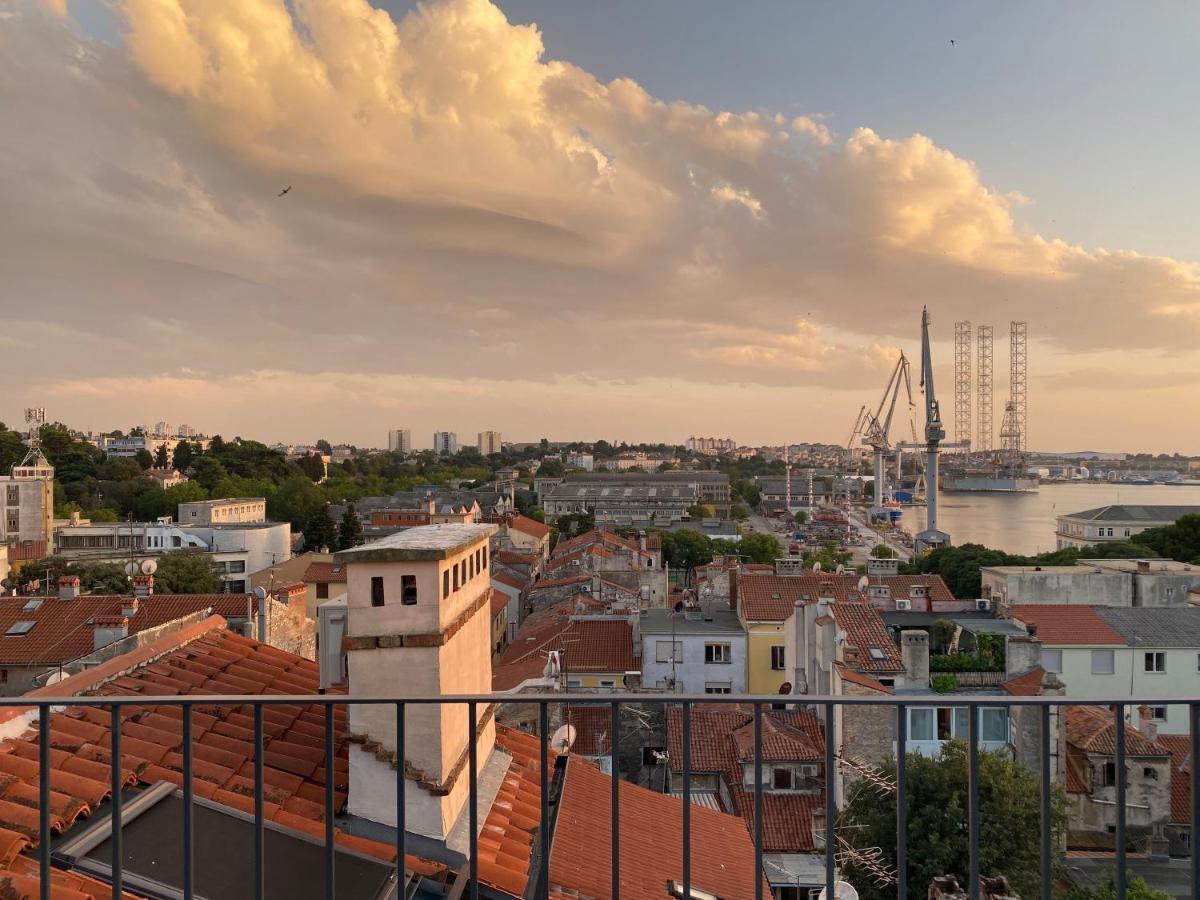 Castropola Views With Private Parking Appartement Buitenkant foto